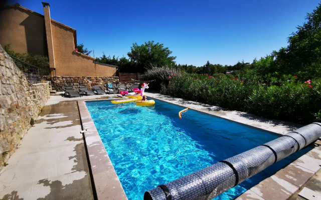 Magnifique gîte en pierres 6 personnes avec piscine privée Ardèche plein sud