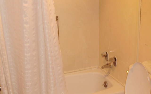 Trade Winds Central Inn