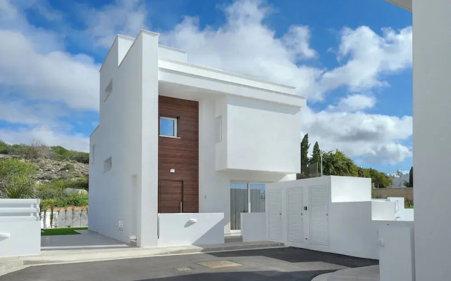 Sun & Moon Luxury 4-bedroom Villa