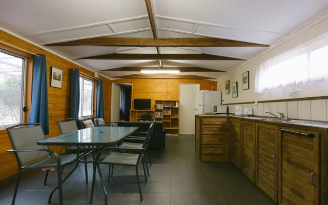 Wonboyn Cabins & Caravan Park