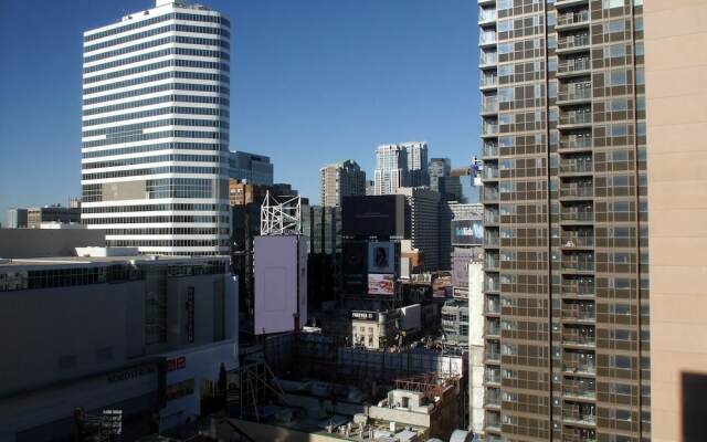 Gorgeous 1BR Condo at Eaton Centre