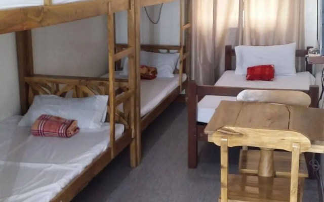 Rooms 498 Hostel