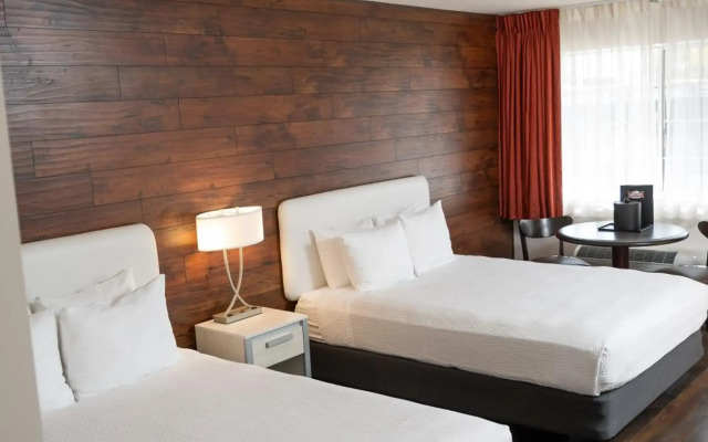Carson Valley Motor Lodge & Suites