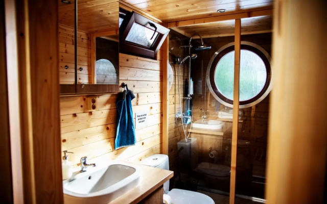 Houseboat Bonanza Prague