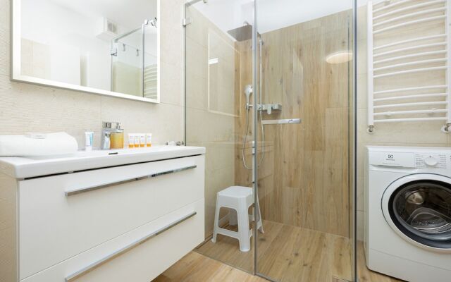 Nadbrzezna Apartments by Renters