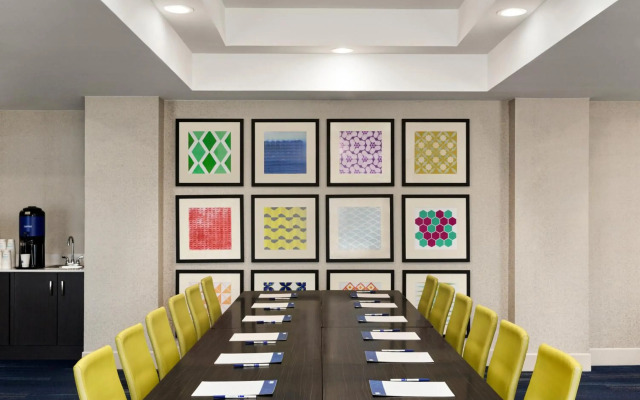 Holiday Inn Express & Suites Shawnee by IHG