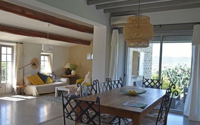 Luxurious Villa in Roussillon With Private Swimming Pool