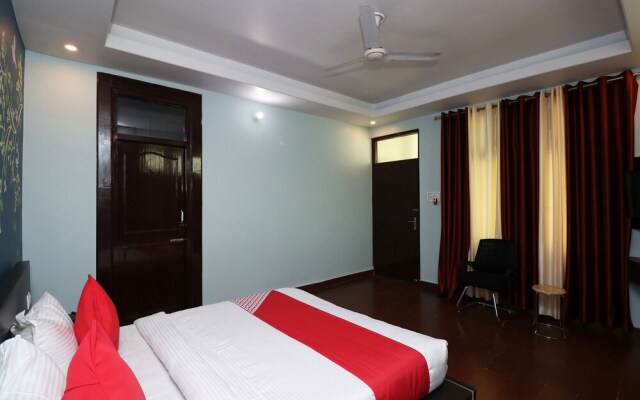 OYO 28356 Krishna Inn