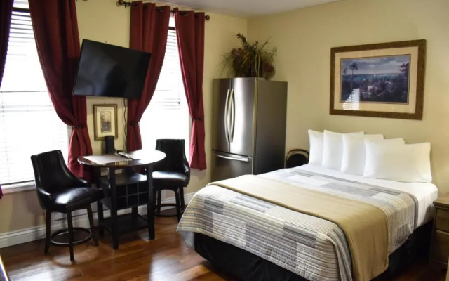 Silver Horseshoe Inn