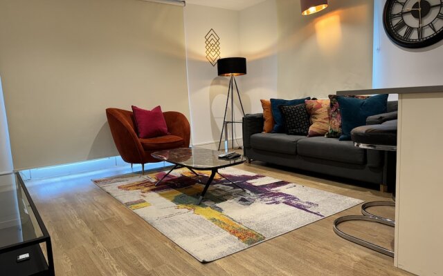 Stunning 2 Bed Apartment With Parking