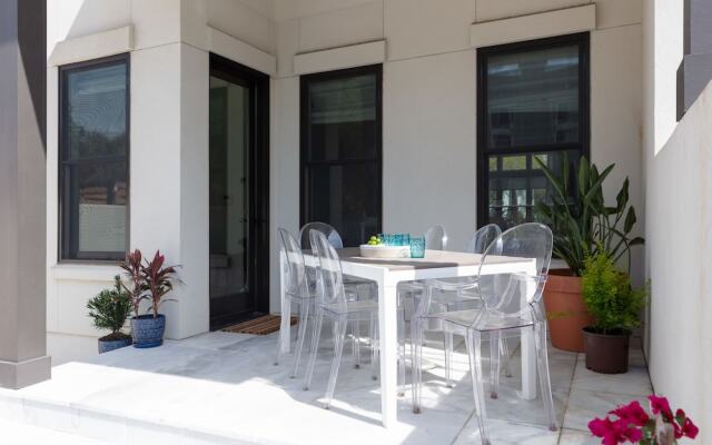 Historic District Charmer - 3 Br Townhouse