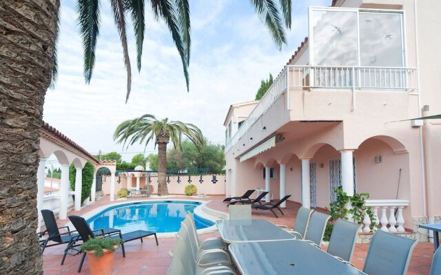 Villa With 5 Bedrooms in El Mas Fumats, With Private Pool, Enclosed Ga