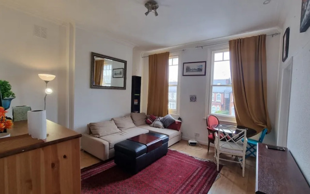 Extra Large One Bedroom Flat With Parking