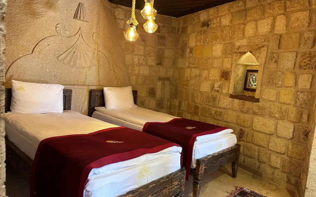 Under Cave Hotel