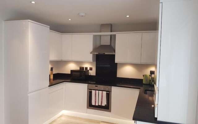 Lovely 2-bed Apartment in Brentwood