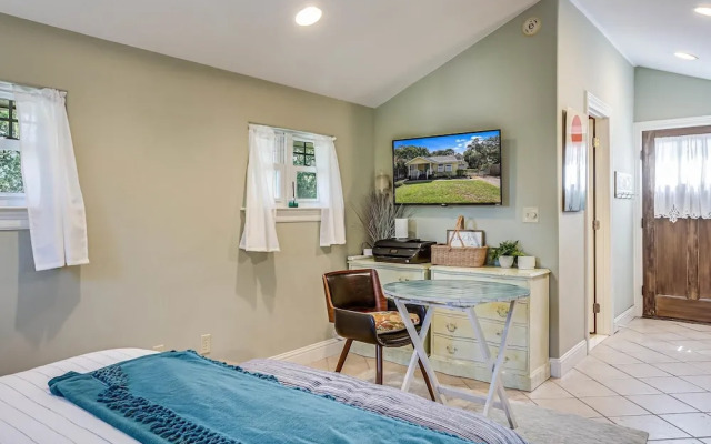 Rockport Treehouse 1 Bedroom Home