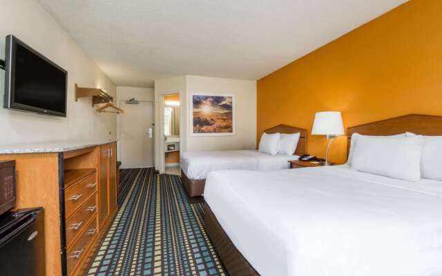 Days Inn by Wyndham Florence Cincinnati Area