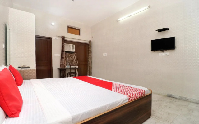 OYO 23066 Shiv Guest House