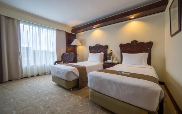 Waterfront Airport Hotel & Casino