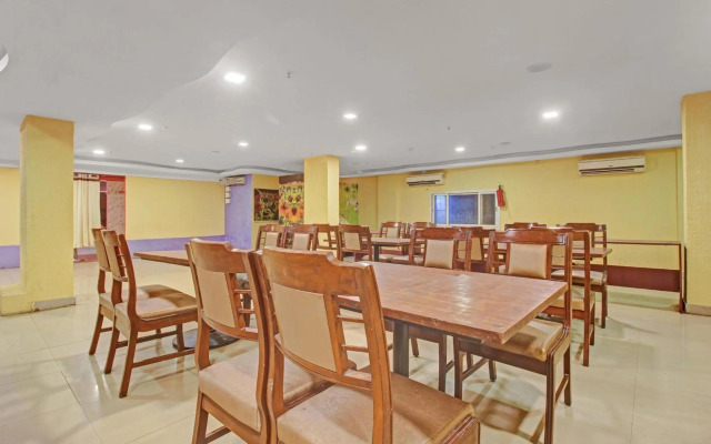 Collection O Hotel Regal Near ISKON TEMPLE , ABIDS