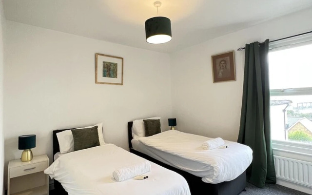 Remarkable 2 bed House in Rochester