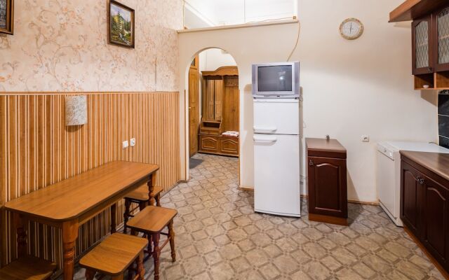 Apartments on Square Rynok on Theatralna Street