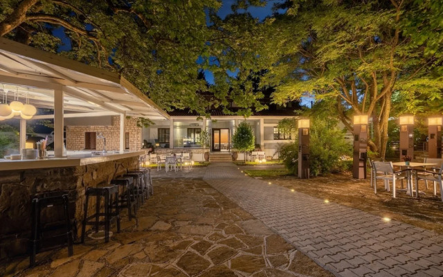 Gefyri Hotel