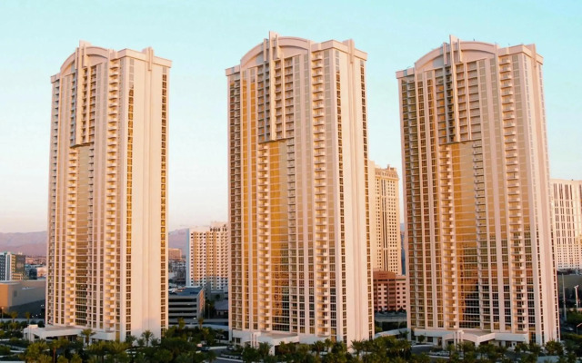 Jet Luxury Resorts @ The Signature Condo Hotel