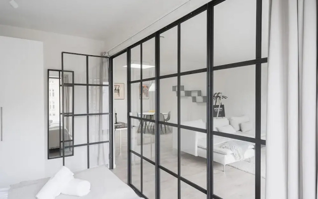 Fantastic Apartment w French Balcony