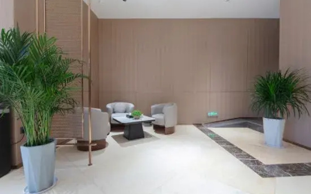 Tongren Grand Hotel (Tongren High-speed Railway Station Ancient City Pedestrian Street Branch)