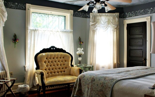 The Inn on Holly Bed and Breakfast