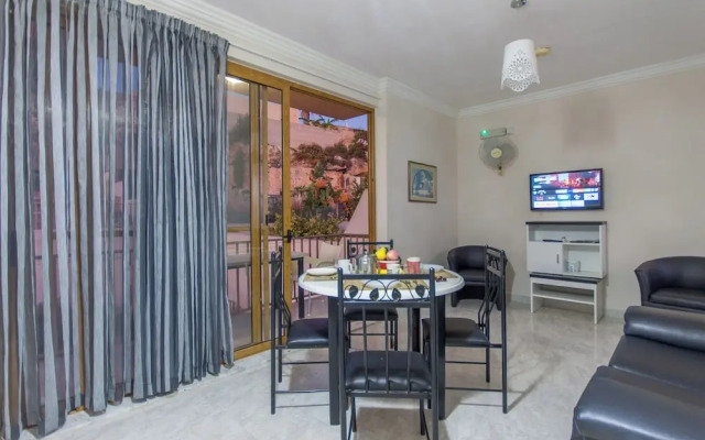 Pool and Sea, charming Merill Apart 5