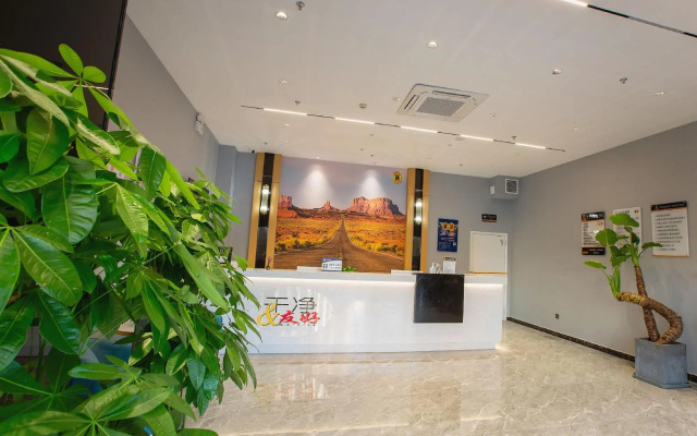 Super 8 Hotel (Jinan  Pengjiazhuang Metro Station Licheng Second Middle School)