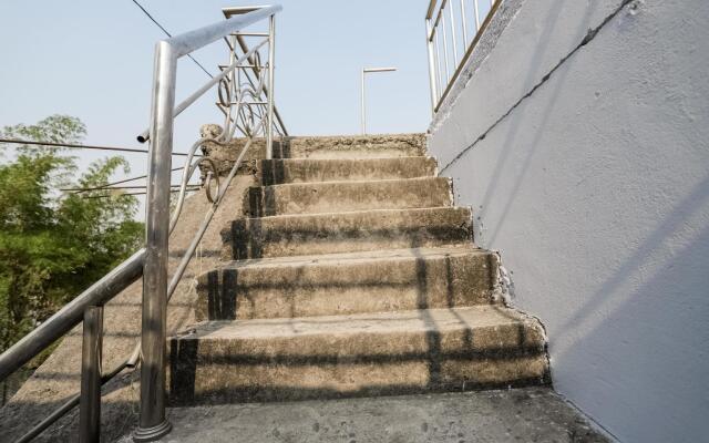 OYO 78901 Hotel Highway Inn