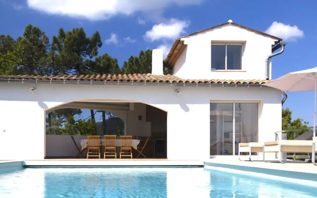 Uxurious Villa in Fréjus With Heated Pool & Panoramic View