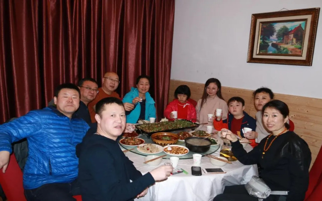 Mount Emei Happy Hotel
