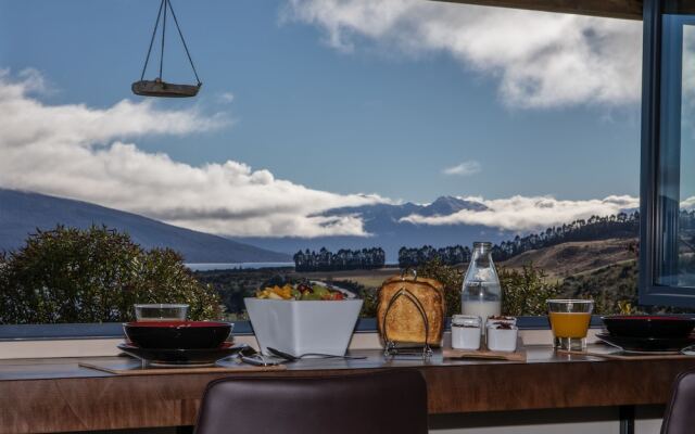 Loch Vista Lake View Villa Accommodation