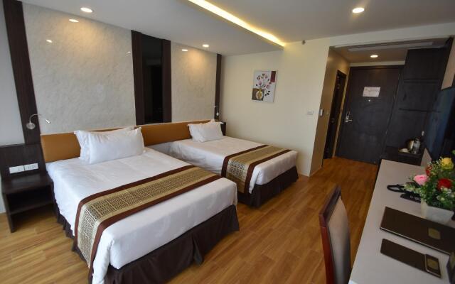 Golden Jomtien Beach Hotel