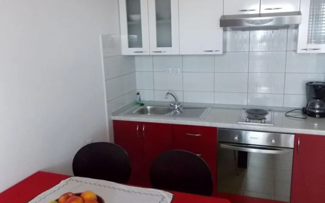 Markle - Swimming Pool and Sunbeds - A3