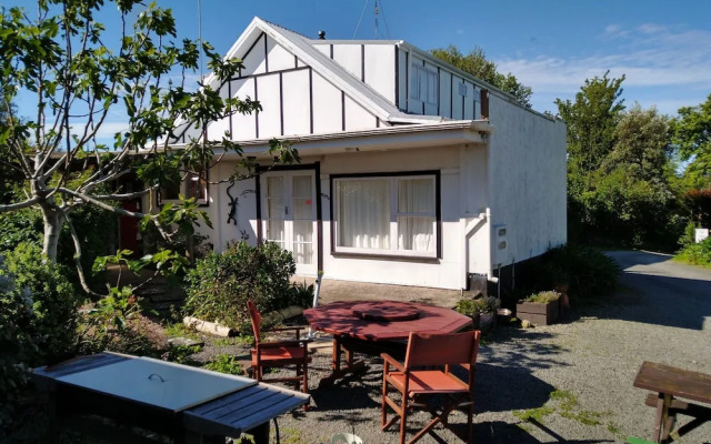 Purple Hen Country Lodge