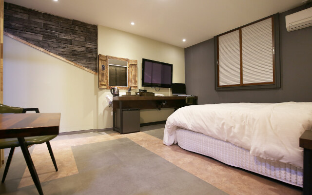 Hotel 7