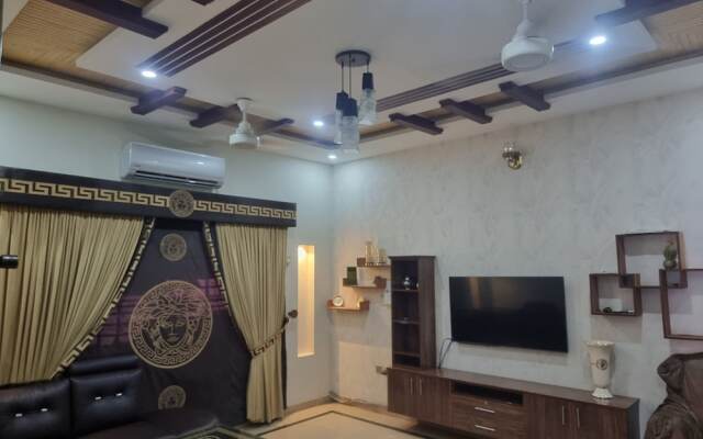 Impeccable 4-bed Villa in Gujrat