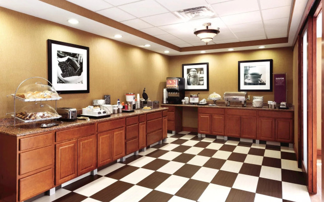 Hampton Inn & Suites Greenfield