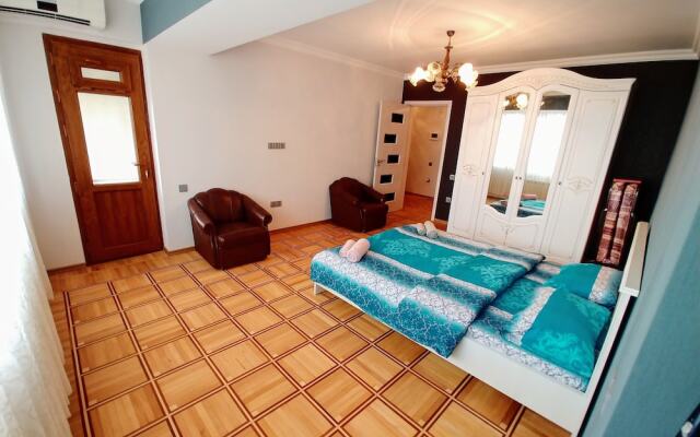 Deluxe Apartment with Sea and F1 view