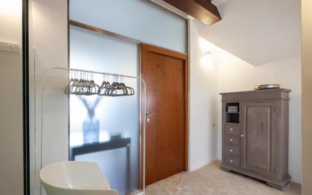 Silver Willow Luxury Apartment