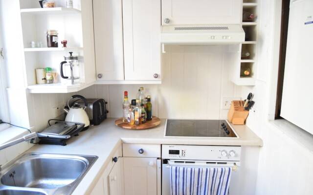 2 Bedroom Apartment in Quite Central London