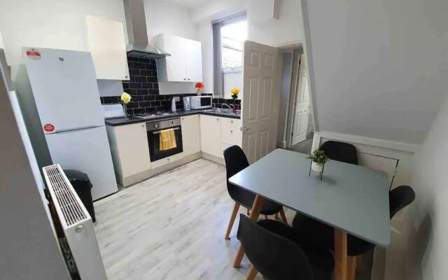 Lovely 3-bed Apartment in Coventry