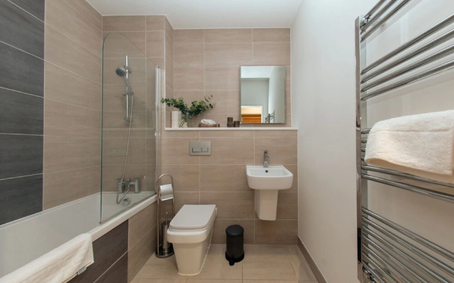 Select Serviced Accommodation - Summit House