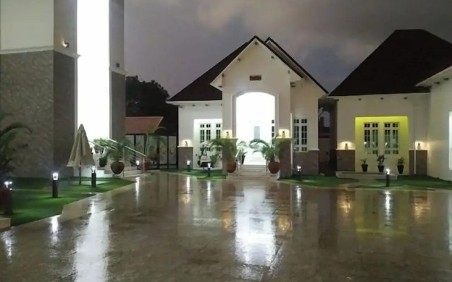 Castle De White House Hotel