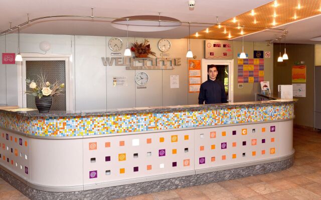 Com Hotel